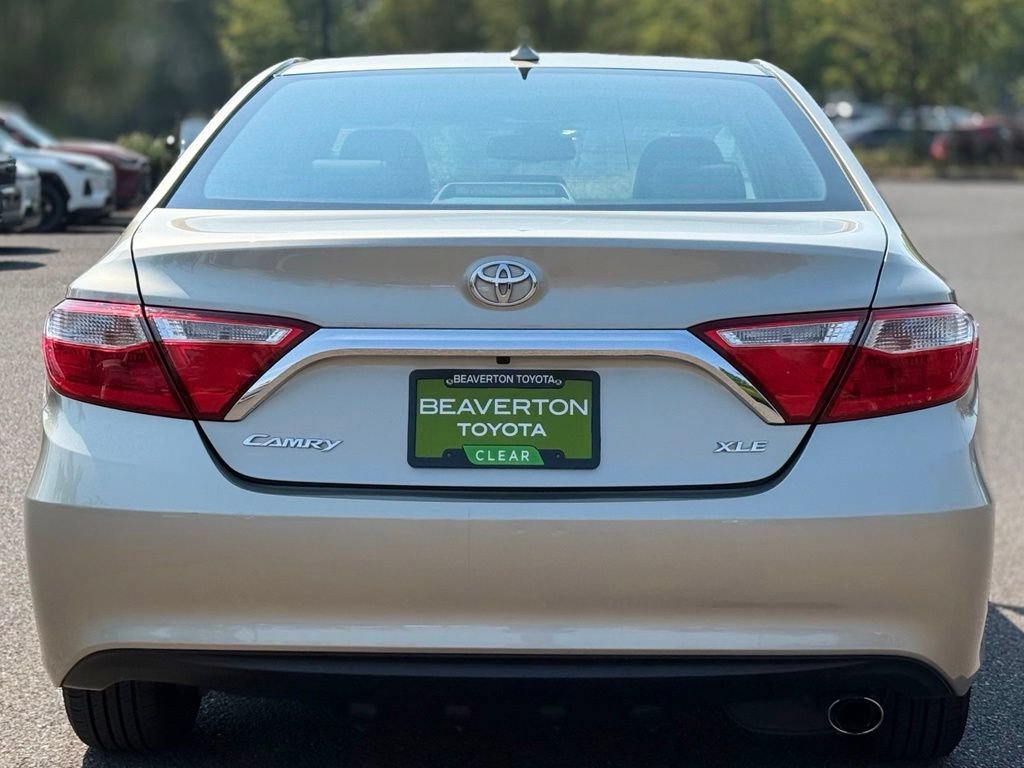 Used 2016 Toyota Camry XLE w/ Moonroof Package FWD image 4