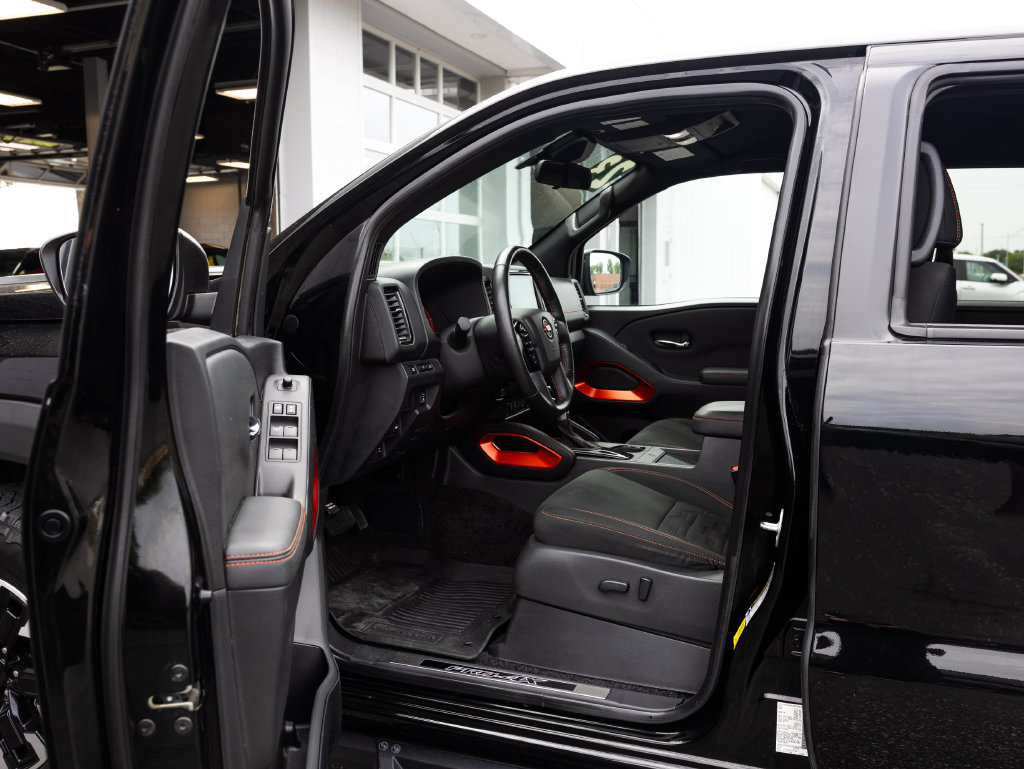 Used 2023 Nissan Frontier PRO-4X w/ Pro Convenience Package AWD/4WD image 30