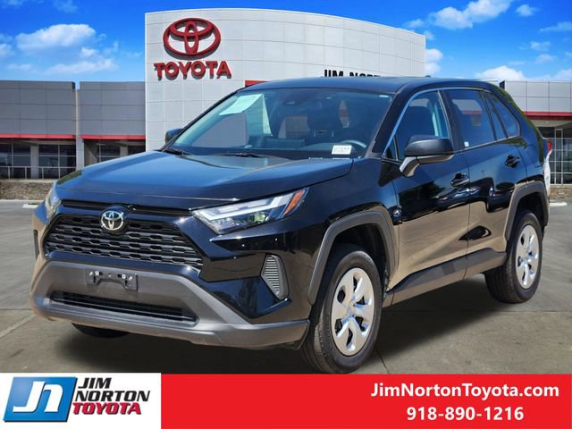 Used 2025 Toyota RAV4 LE AWD/4WD image 3