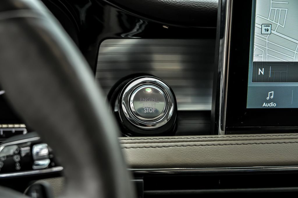 Used 2022 Lincoln Corsair AWD w/ Premium Package image 22