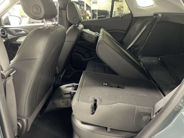 Certified 2025 Chevrolet Trax LT FWD image 24