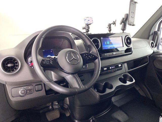 Used 2025 Mercedes-Benz Sprinter 2500 image 14