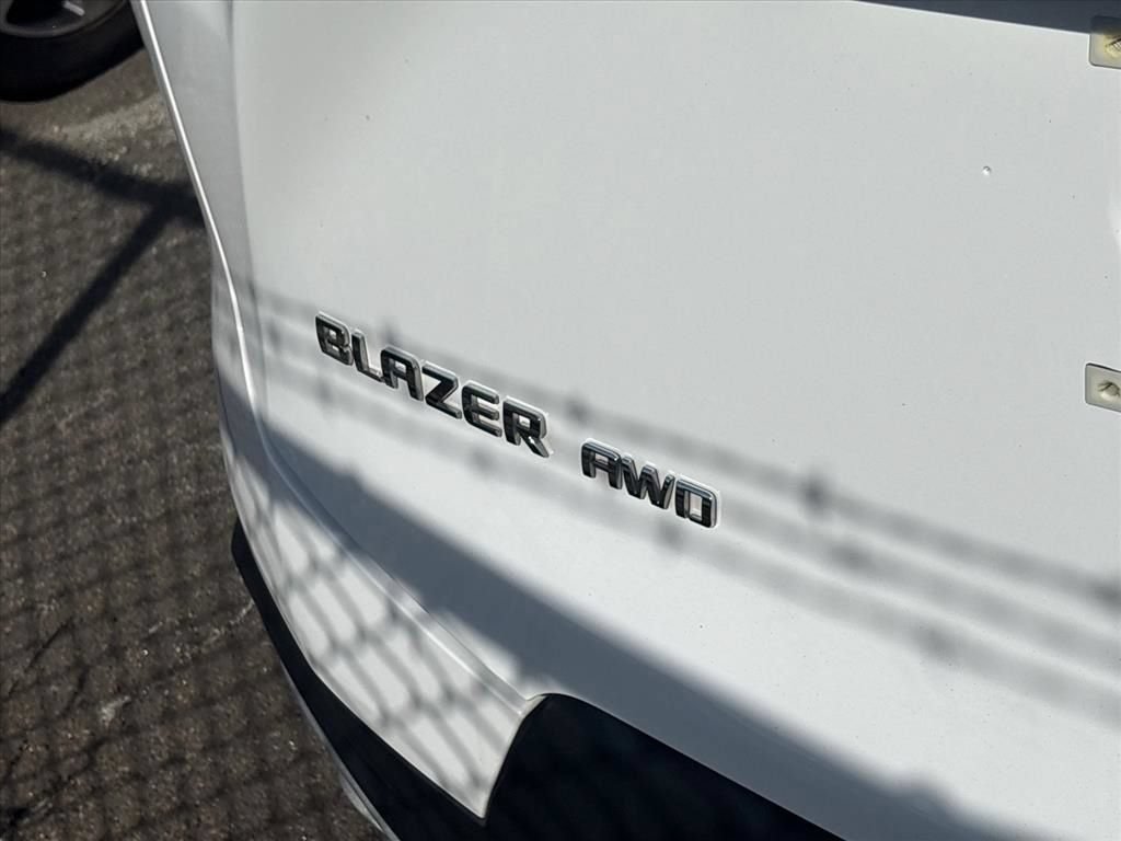 Used 2025 Chevrolet Blazer LT AWD/4WD image 12
