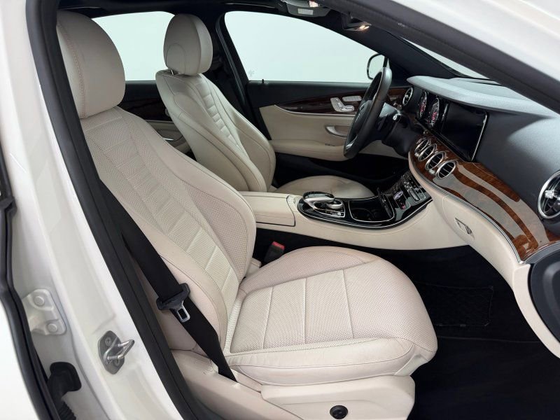Used 2018 Mercedes-Benz E 400 4MATIC Sedan w/ Premium 2 Package (Q02) image 18