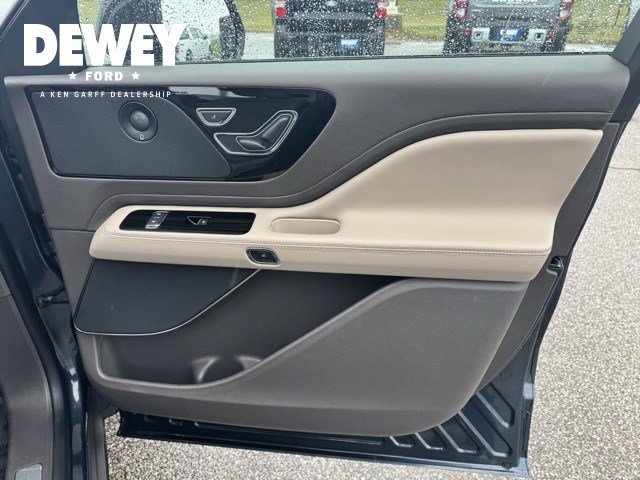 Used 2021 Lincoln Aviator Reserve w/ Equipment Group 201A image 37