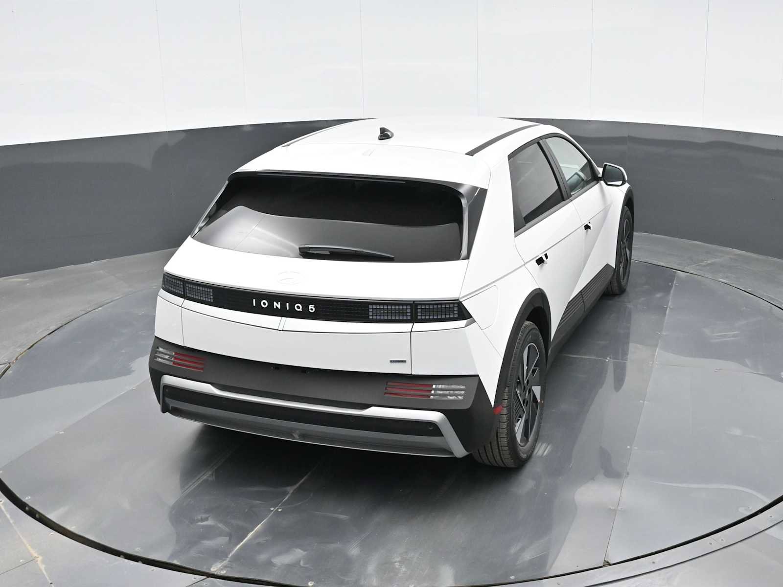 New 2025 Hyundai Ioniq 5 SE image 28