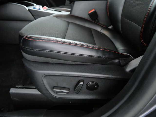 Certified 2025 Ford Escape ST-Line AWD/4WD image 16