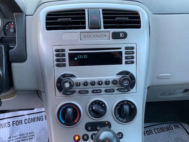 Used 2005 Chevrolet Equinox LT w/ Preferred Equipment Group AWD/4WD image 19