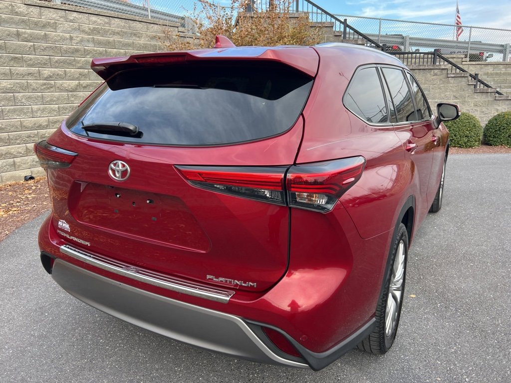 Used 2022 Toyota Highlander Platinum image 11