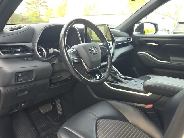 Used 2021 Toyota Highlander XSE image 26