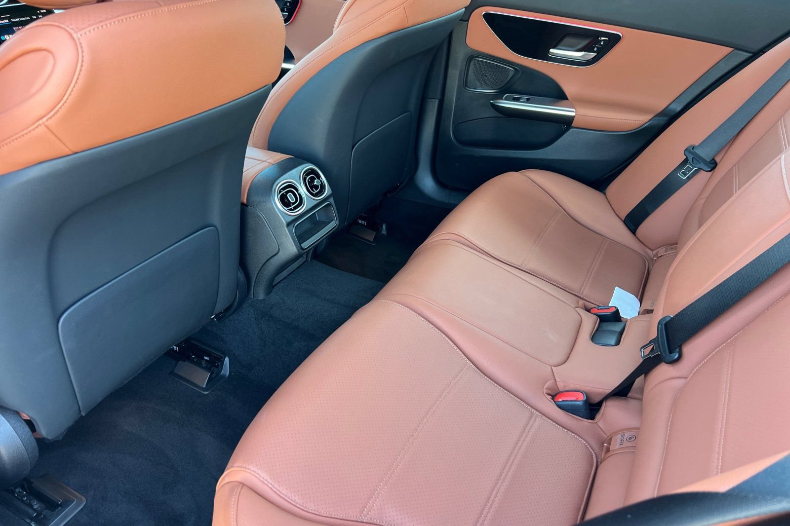 Used 2025 Mercedes-Benz C 300 4MATIC Sedan image 4