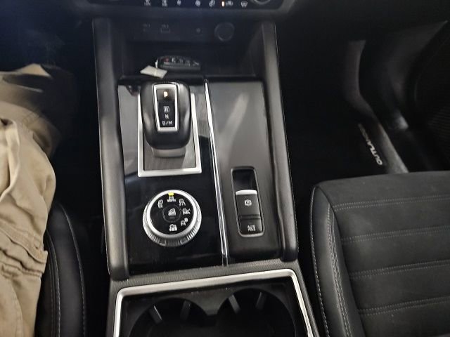 Used 2022 Mitsubishi Outlander SE image 24