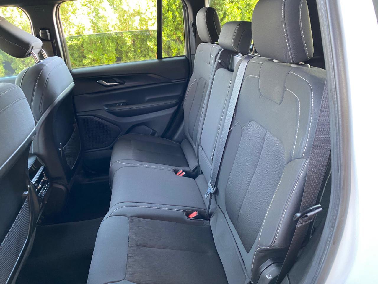 Used 2024 Jeep Grand Cherokee Laredo X w/ Trailer Tow Package AWD/4WD image 33