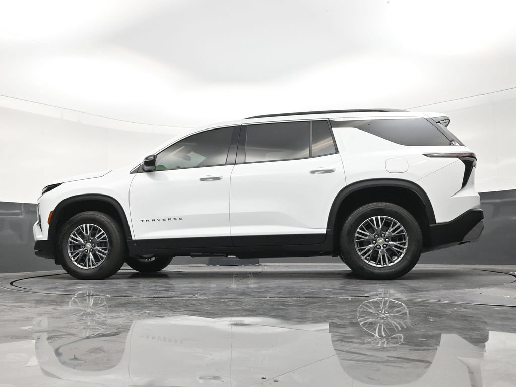 Used 2025 Chevrolet Traverse LT FWD image 21