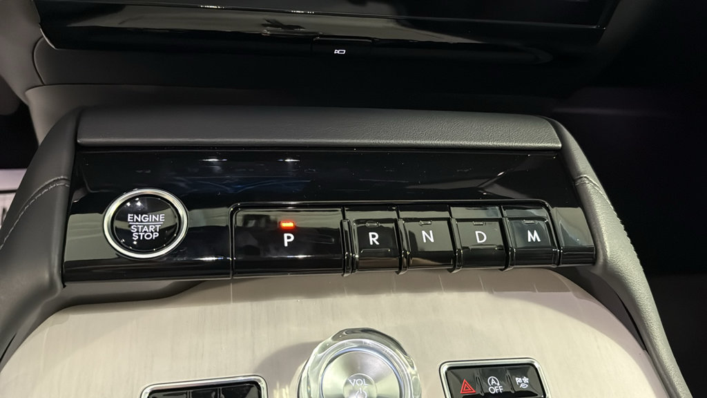 Used 2026 Lincoln Navigator L Reserve AWD/4WD image 18