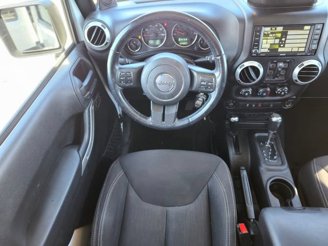 Used 2014 Jeep Wrangler Unlimited Sahara w/ Connectivity Group AWD/4WD image 13