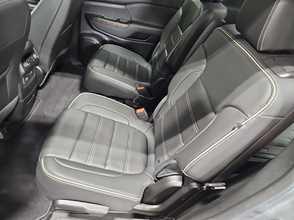 Used 2023 GMC Acadia Denali w/ Denali Ultimate Package AWD/4WD image 14
