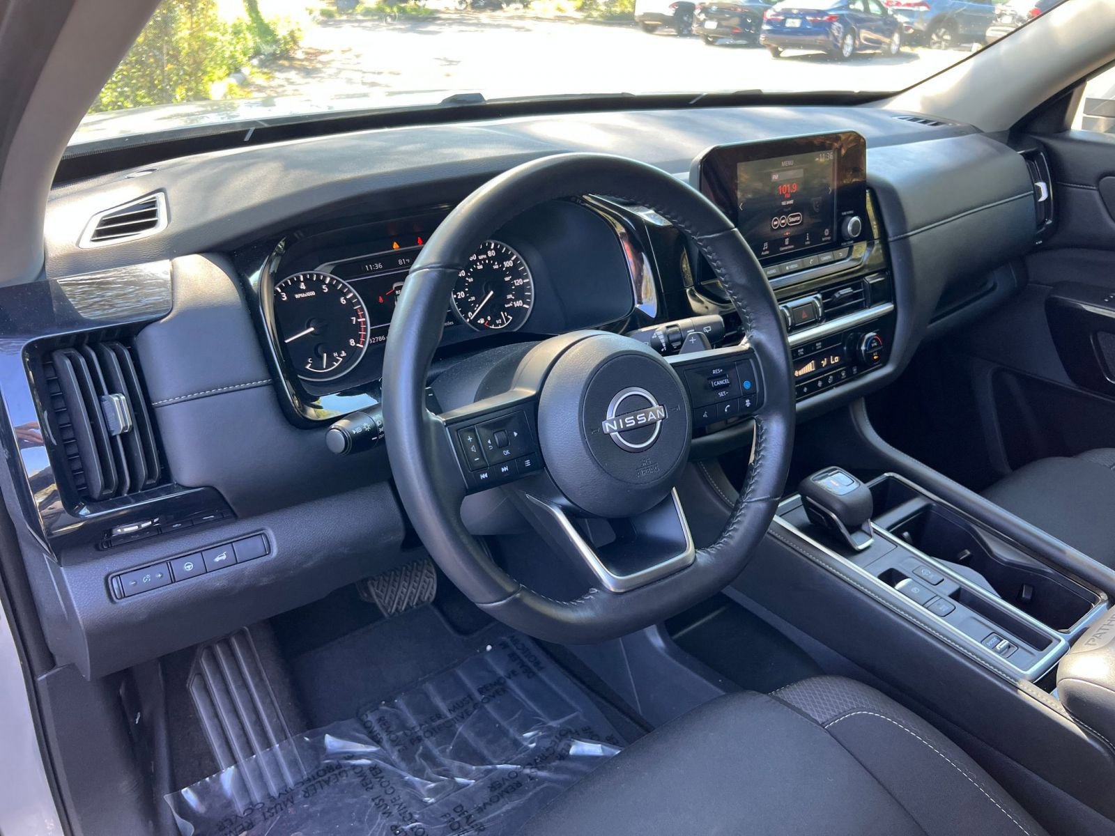 Used 2025 Nissan Pathfinder SV image 29