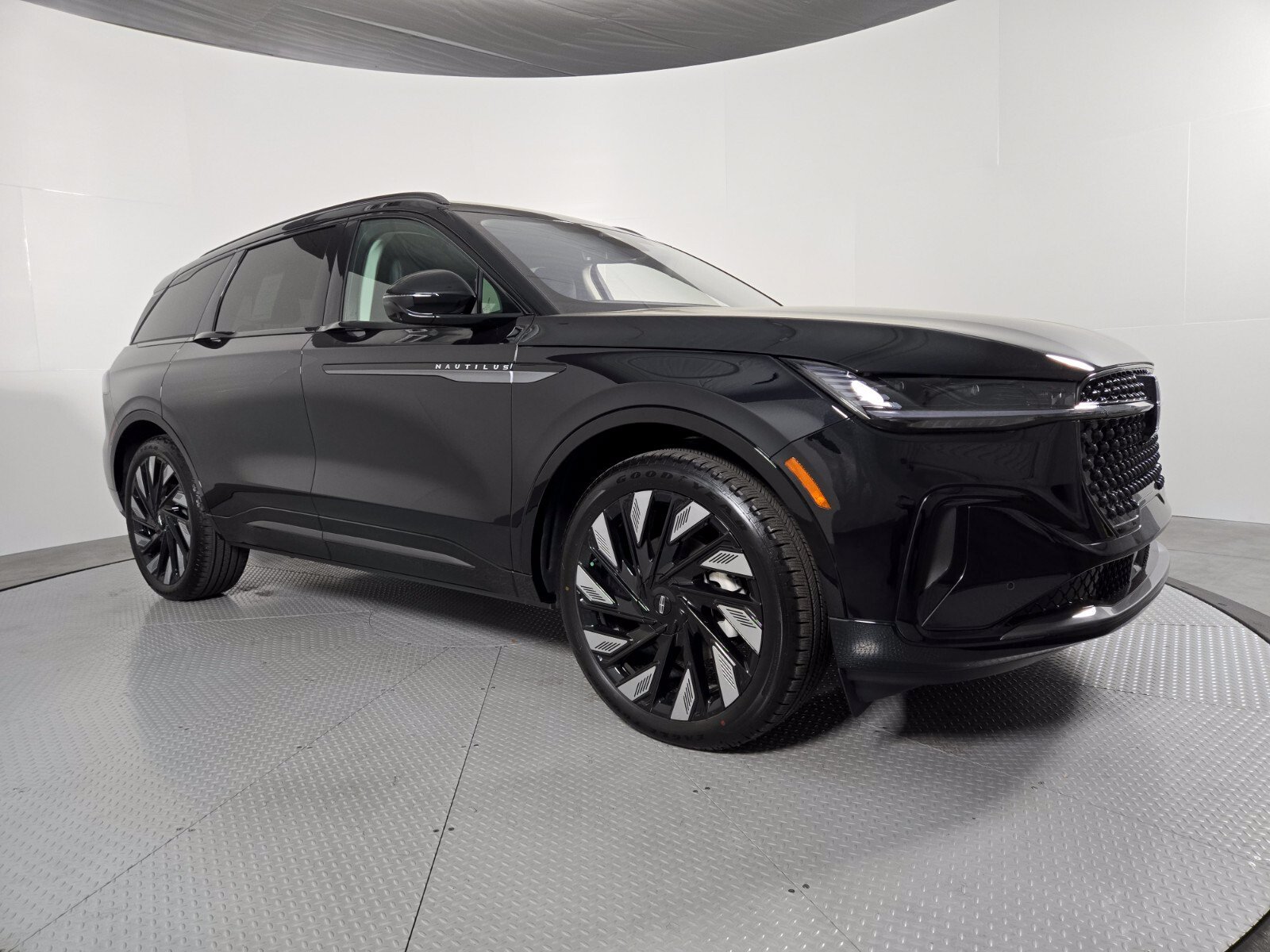 New 2026 Lincoln Nautilus Reserve AWD/4WD image 2
