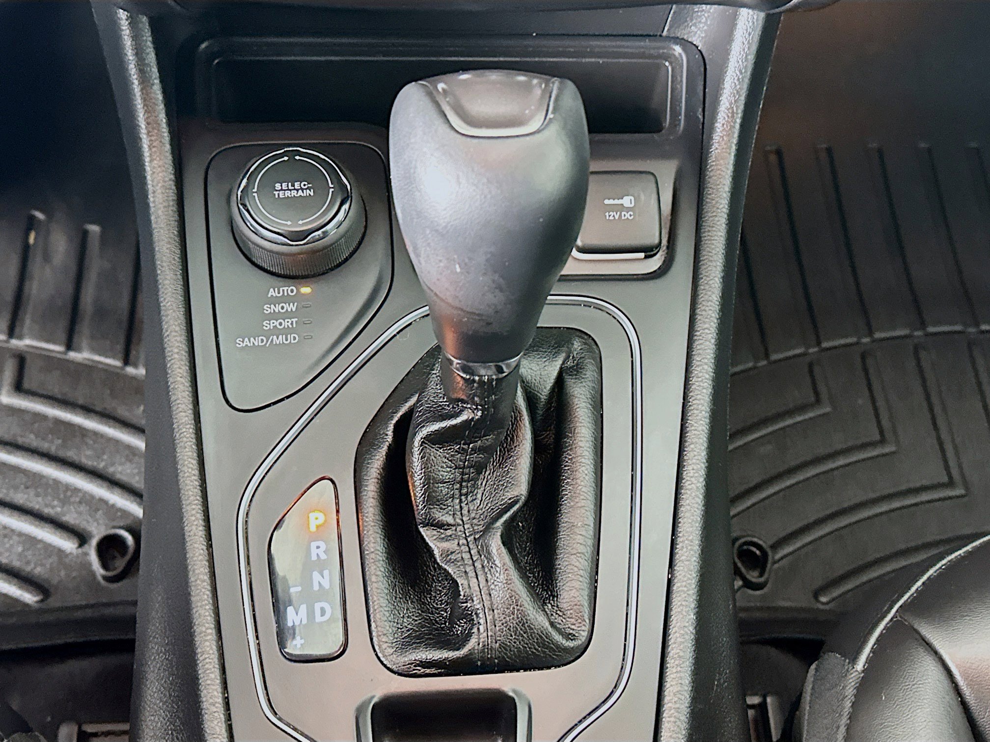 Used 2019 Jeep Cherokee Latitude Plus w/ Comfort/Convenience Group image 23