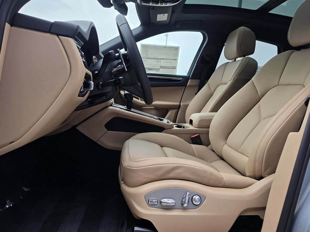 New 2026 Porsche Macan AWD/4WD image 18
