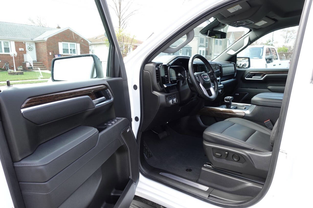 Used 2025 GMC Sierra 1500 Elevation w/ Elevation Premium Package AWD/4WD image 14