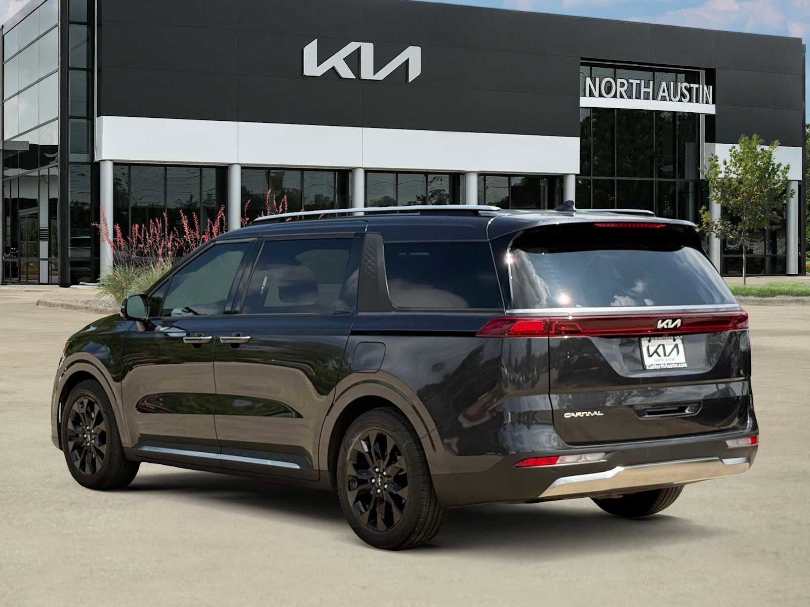 Used 2024 Kia Carnival SX Prestige FWD image 5