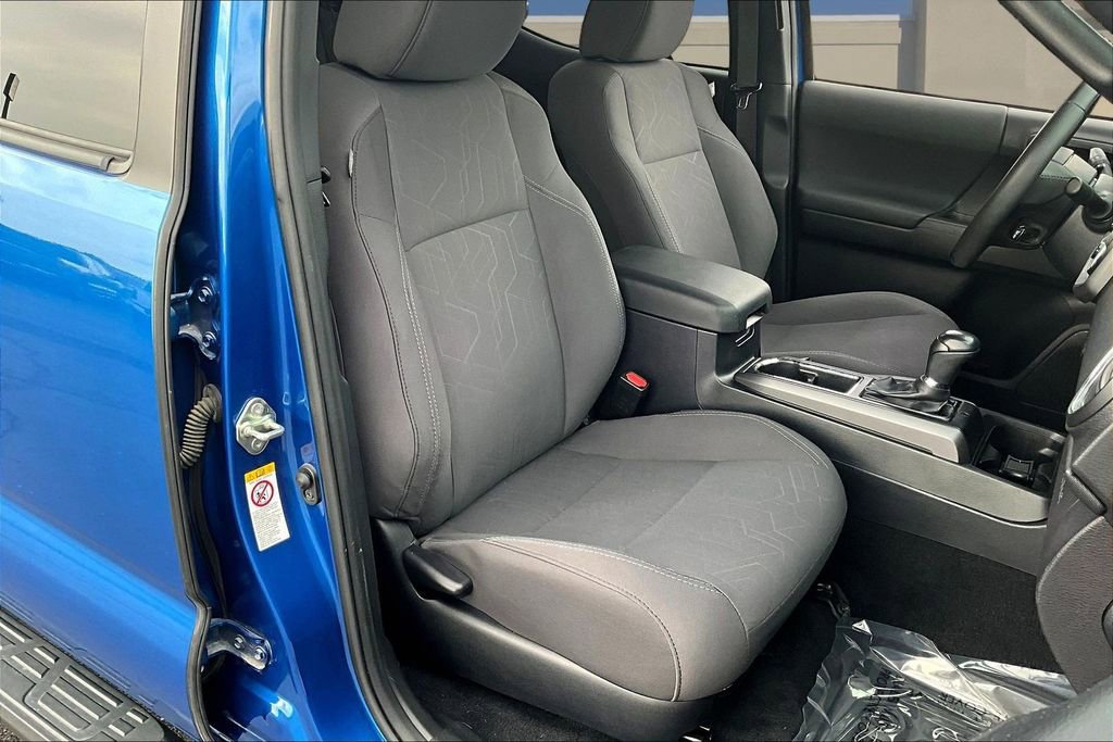 Used 2018 Toyota Tacoma TRD Sport w/ Technology Package image 31