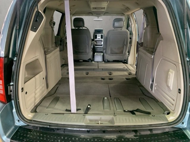 Used 2010 Chrysler Town & Country Touring w/ Heated Seat Group image 26