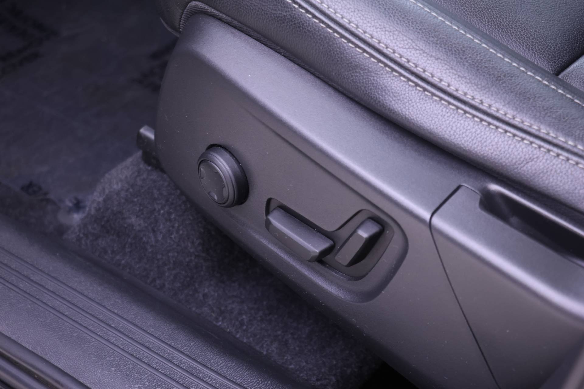 Used 2019 Volvo XC40 T5 Momentum image 20