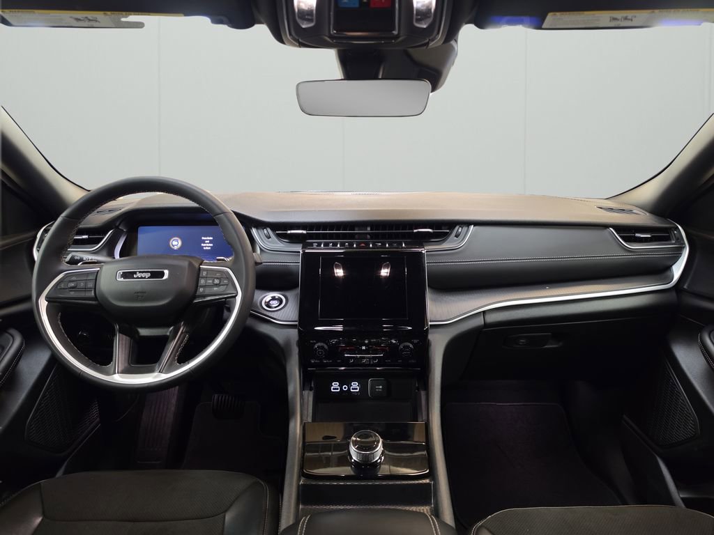 Used 2025 Jeep Grand Cherokee Altitude image 18