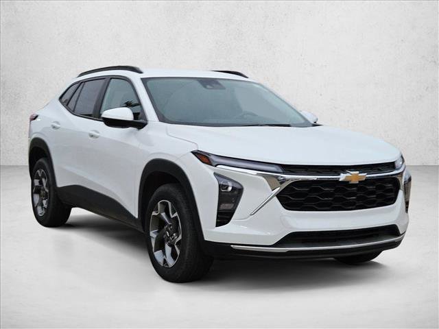 Used 2025 Chevrolet Trax LT FWD image 3