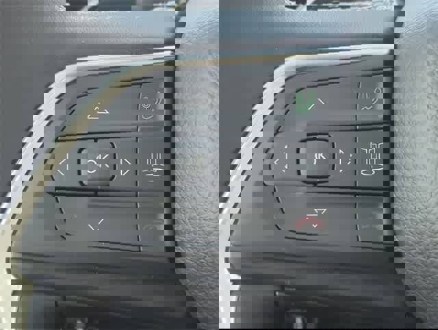 Used 2025 Jeep Grand Cherokee Laredo image 23