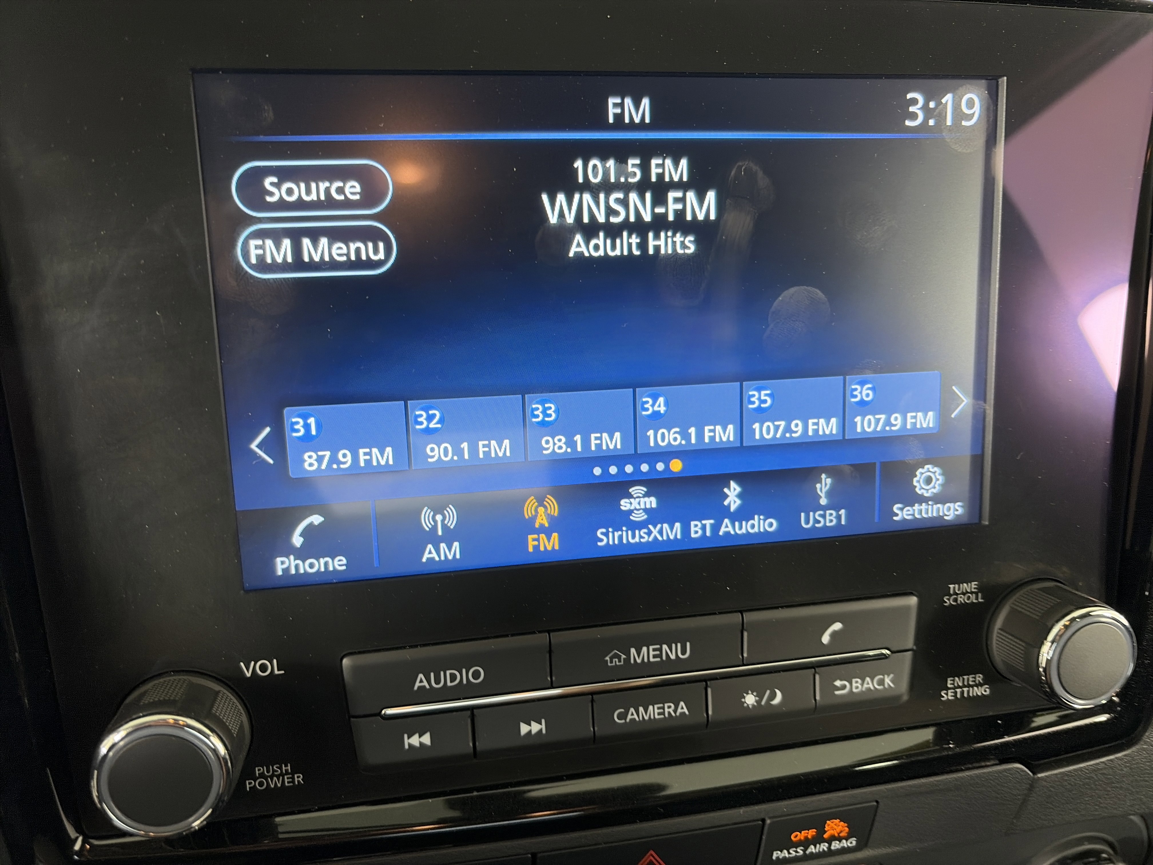 Used 2024 Nissan Frontier SV w/ Technology Package image 16