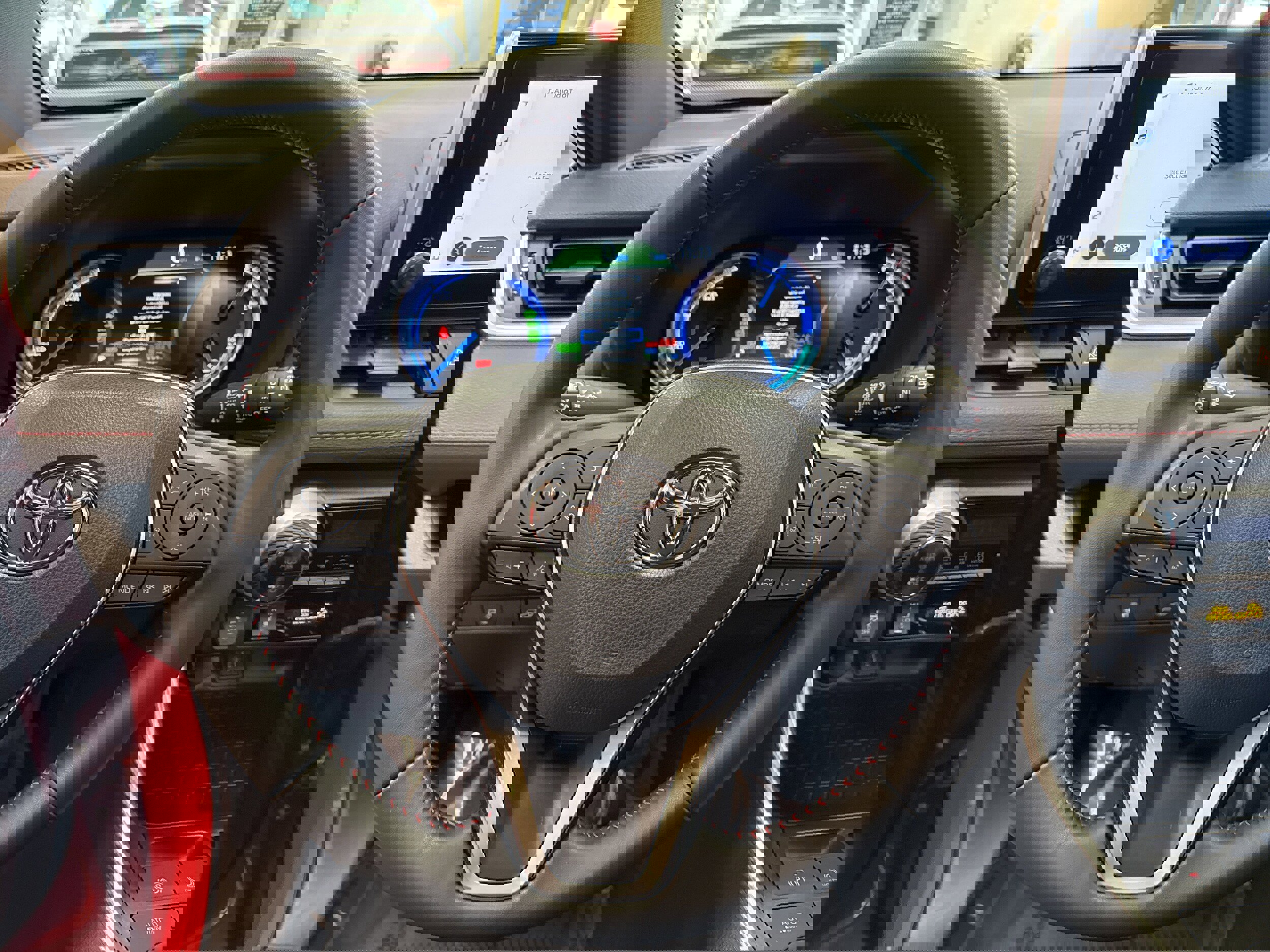 Used 2024 Toyota RAV4 SE w/ Weather & Moonroof Package image 35