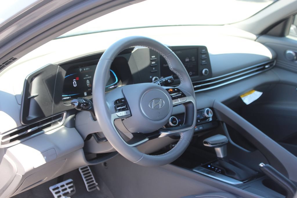 Used 2025 Hyundai Elantra Sport FWD image 11