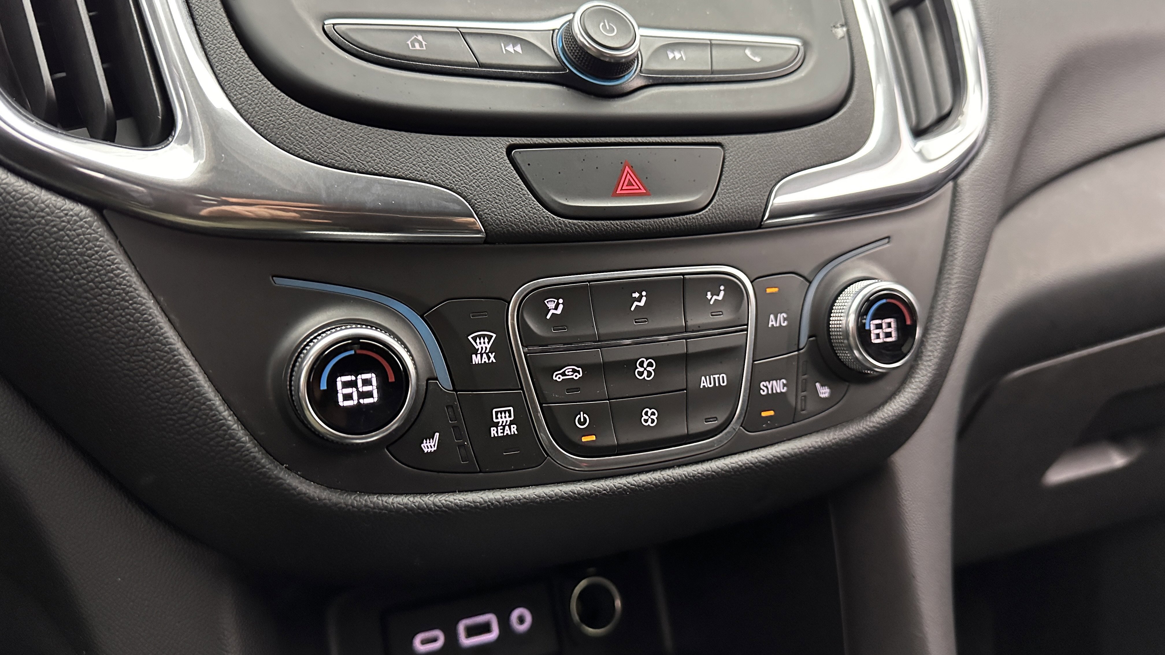 Used 2020 Chevrolet Equinox LT image 17