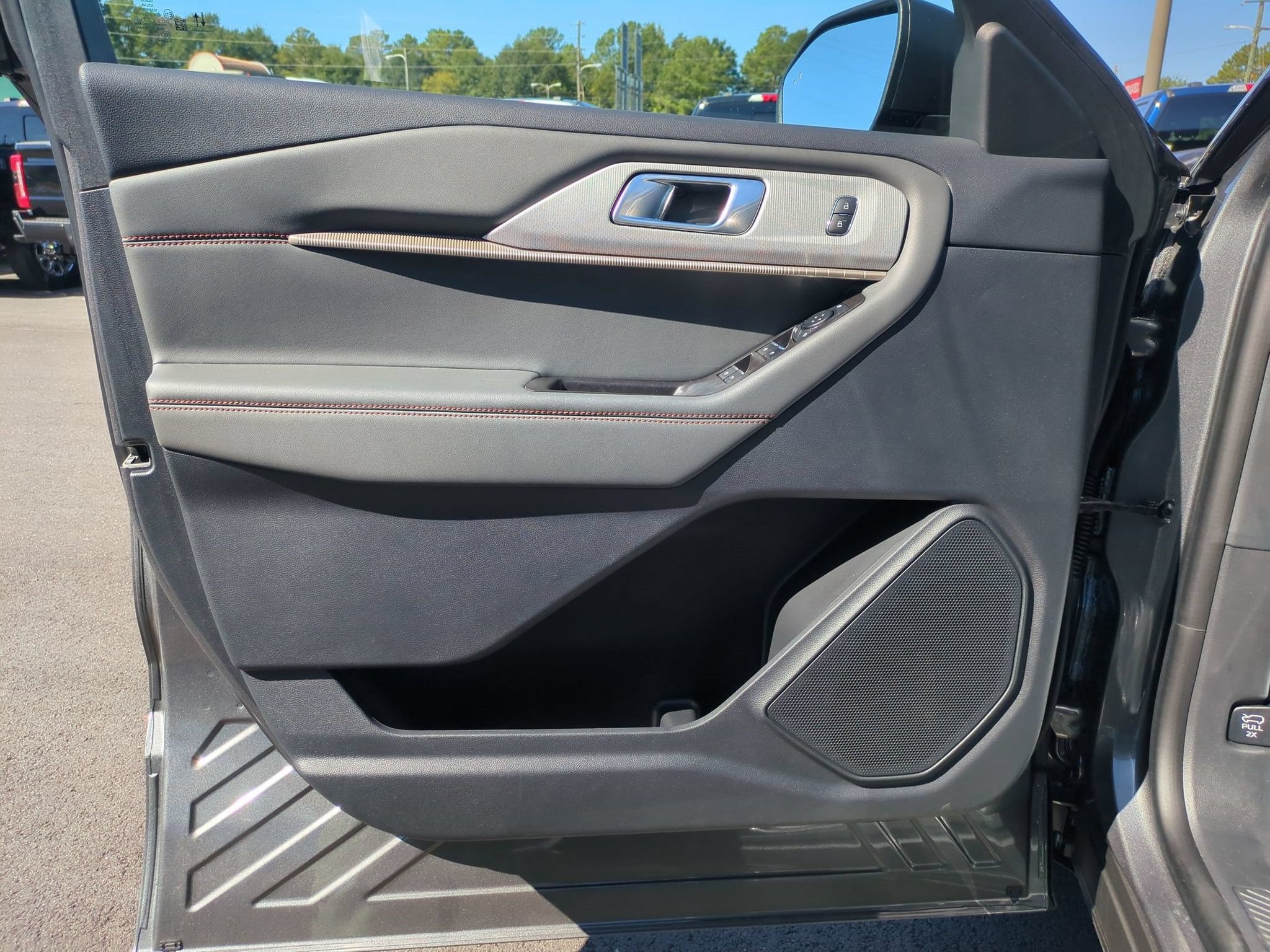 Used 2026 Ford Explorer Active RWD image 11