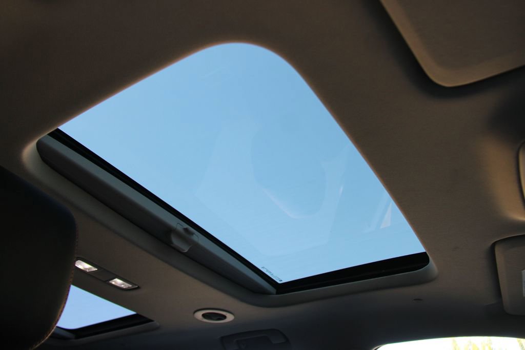 Used 2021 Chevrolet Traverse RS image 14