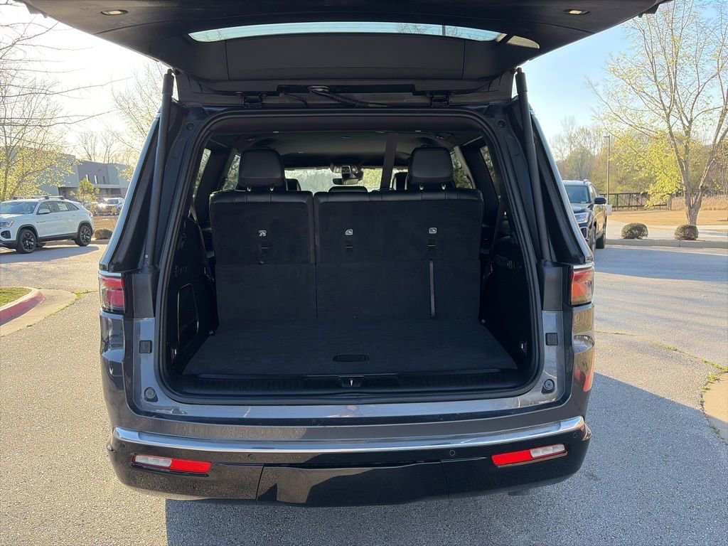 Used 2024 Jeep Wagoneer Series II w/ Flexible Seating Group AWD/4WD image 6