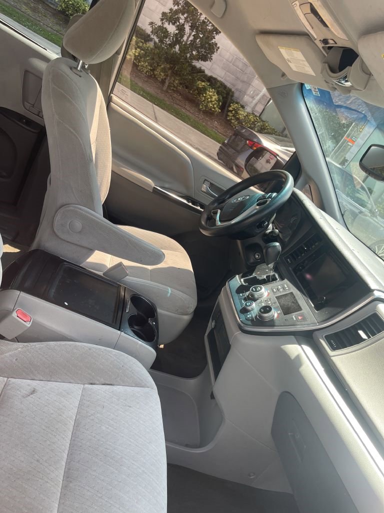 Used 2017 Toyota Sienna LE image 12