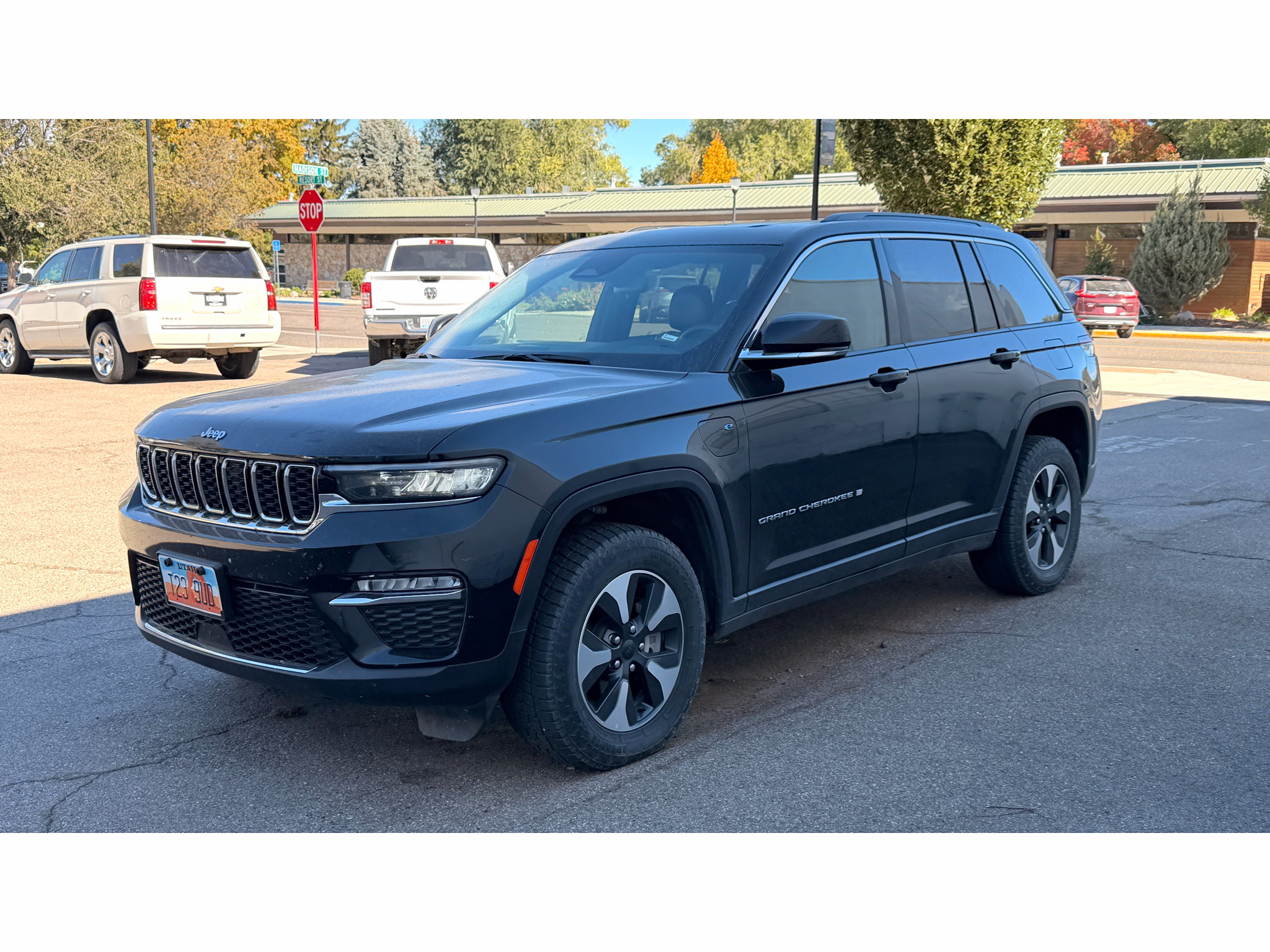 Used 2024 Jeep Grand Cherokee Limited 4xe AWD/4WD image 3