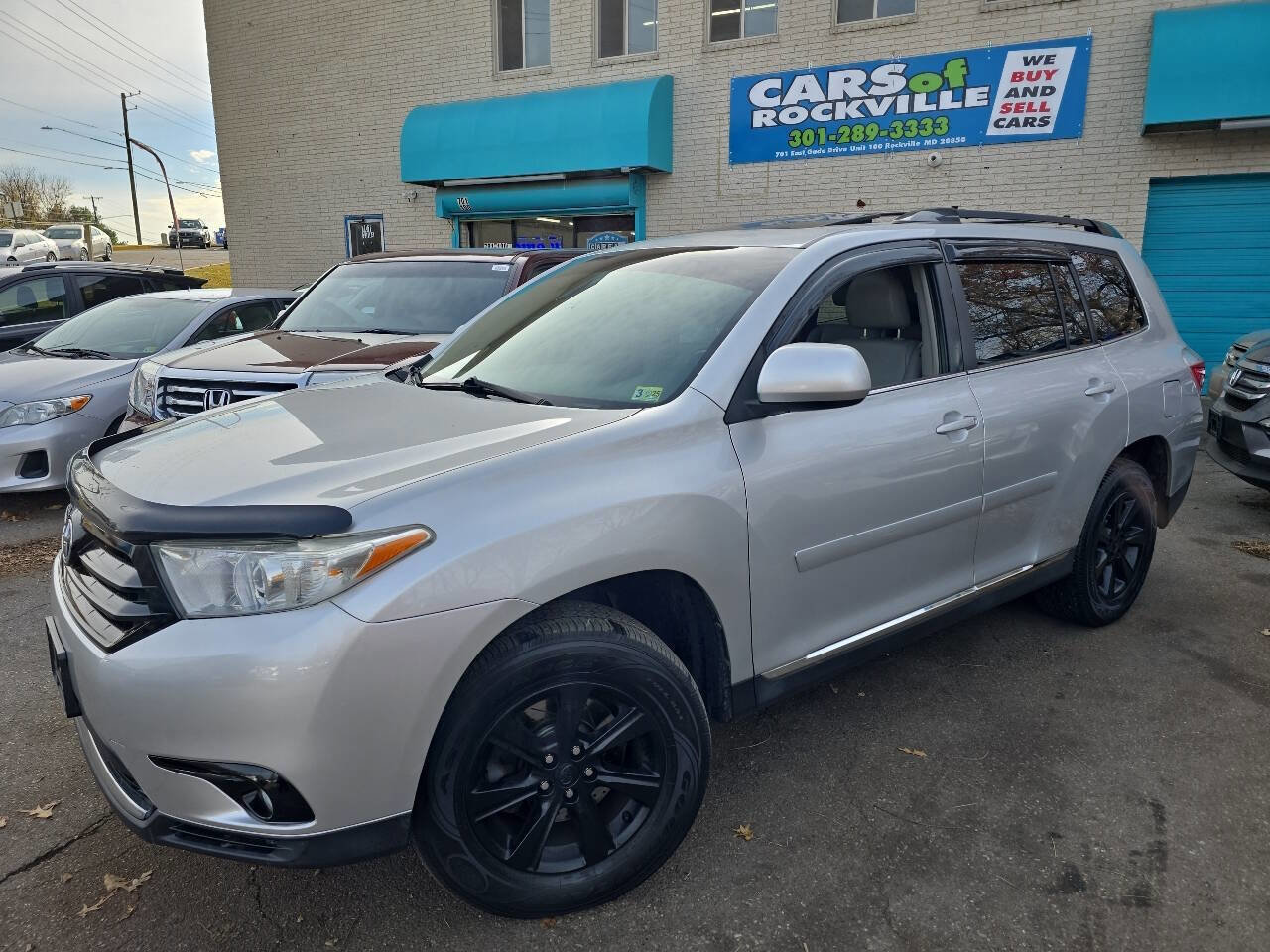 Used 2012 Toyota Highlander SE w/ Tow Pkg AWD/4WD image 3