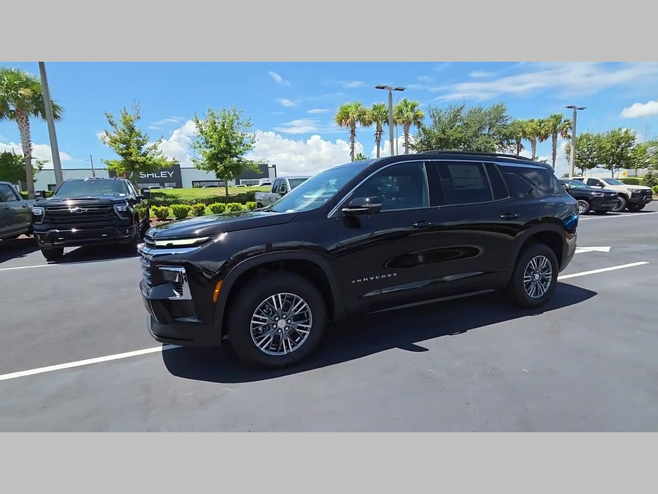New 2026 Chevrolet Traverse LT w/ Driver Confidence Package AWD/4WD image 25