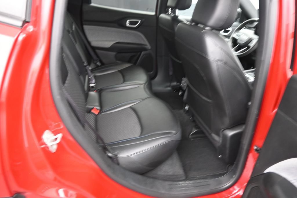 Used 2024 Jeep Compass Latitude AWD/4WD image 13