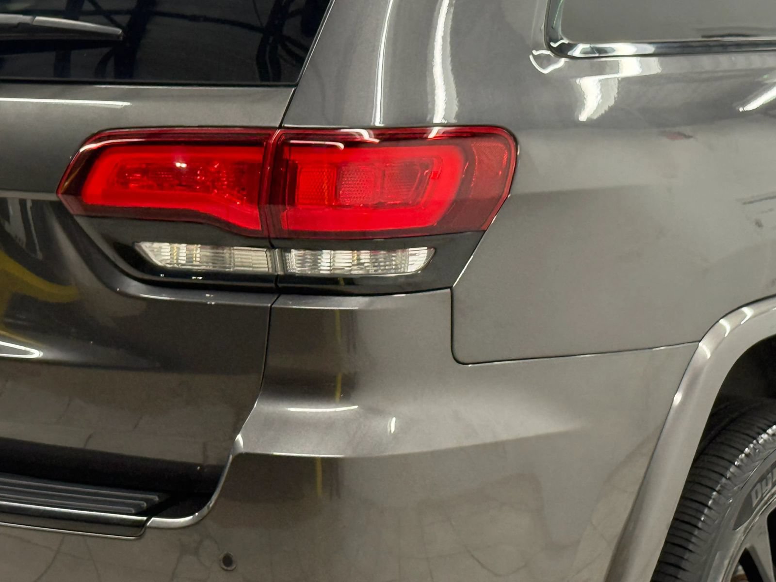 Used 2018 Jeep Grand Cherokee Altitude AWD/4WD image 10
