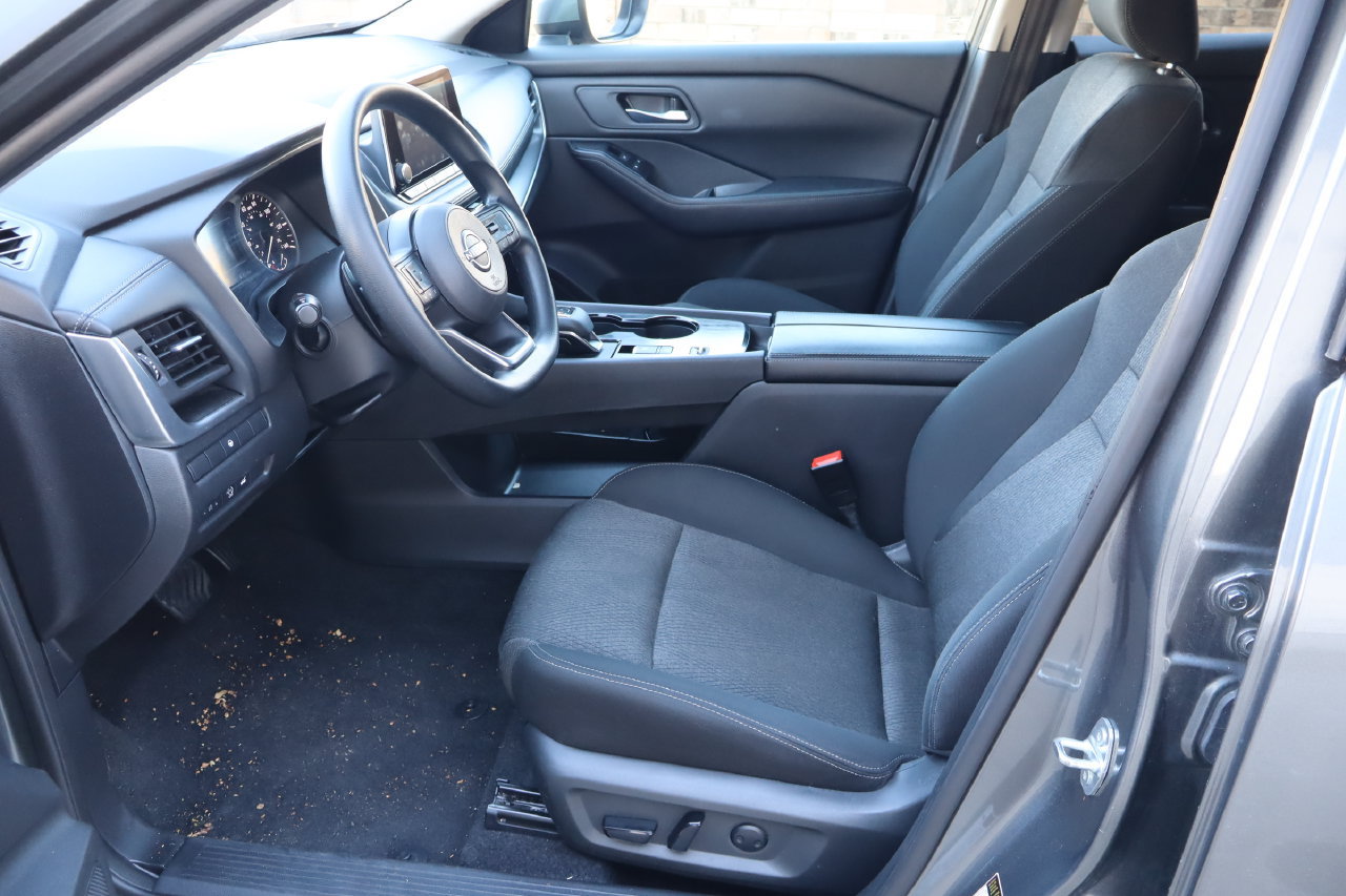Used 2024 Nissan Rogue SV FWD image 15