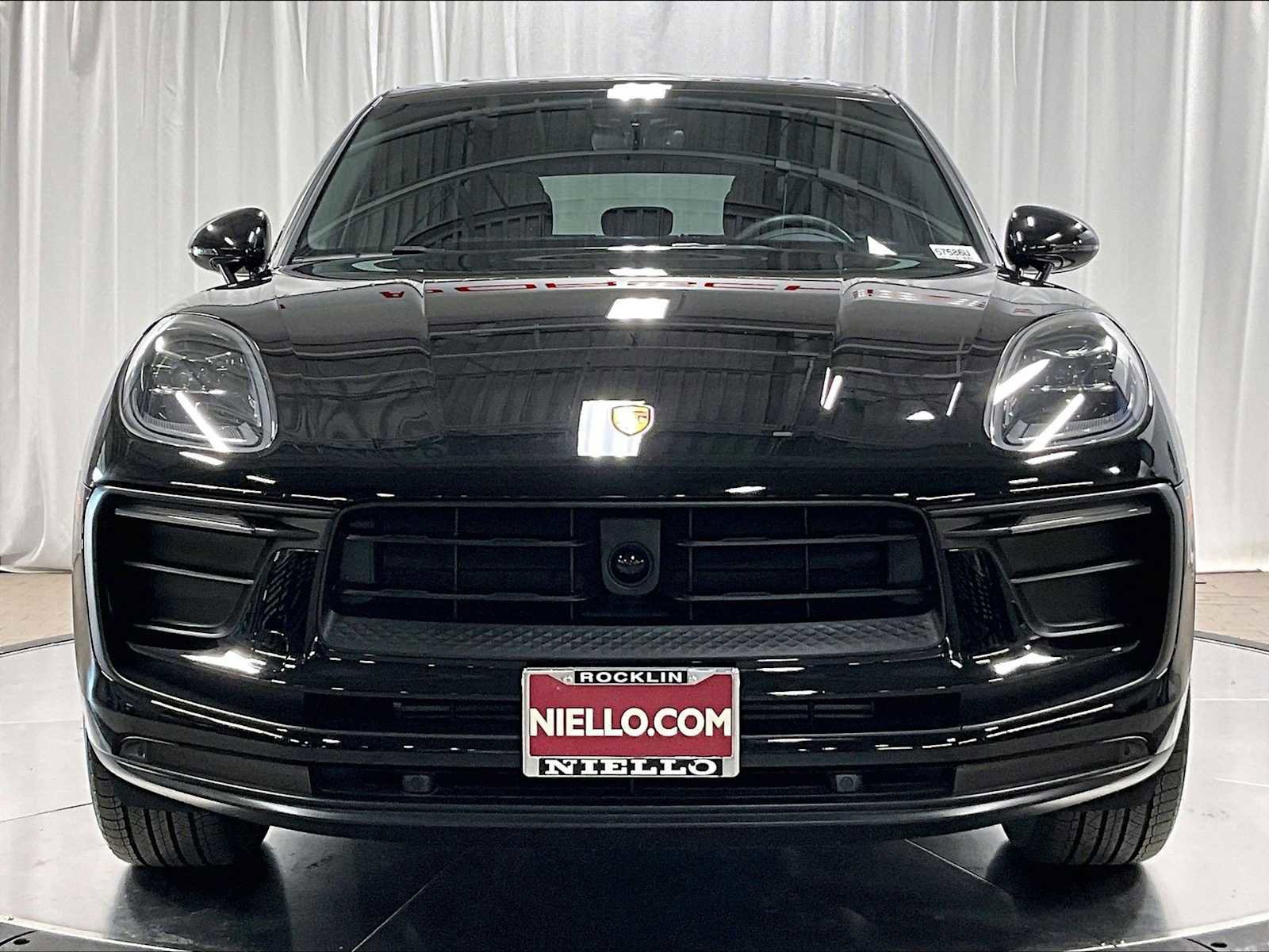 Used 2025 Porsche Macan w/ Premium Package Plus image 13