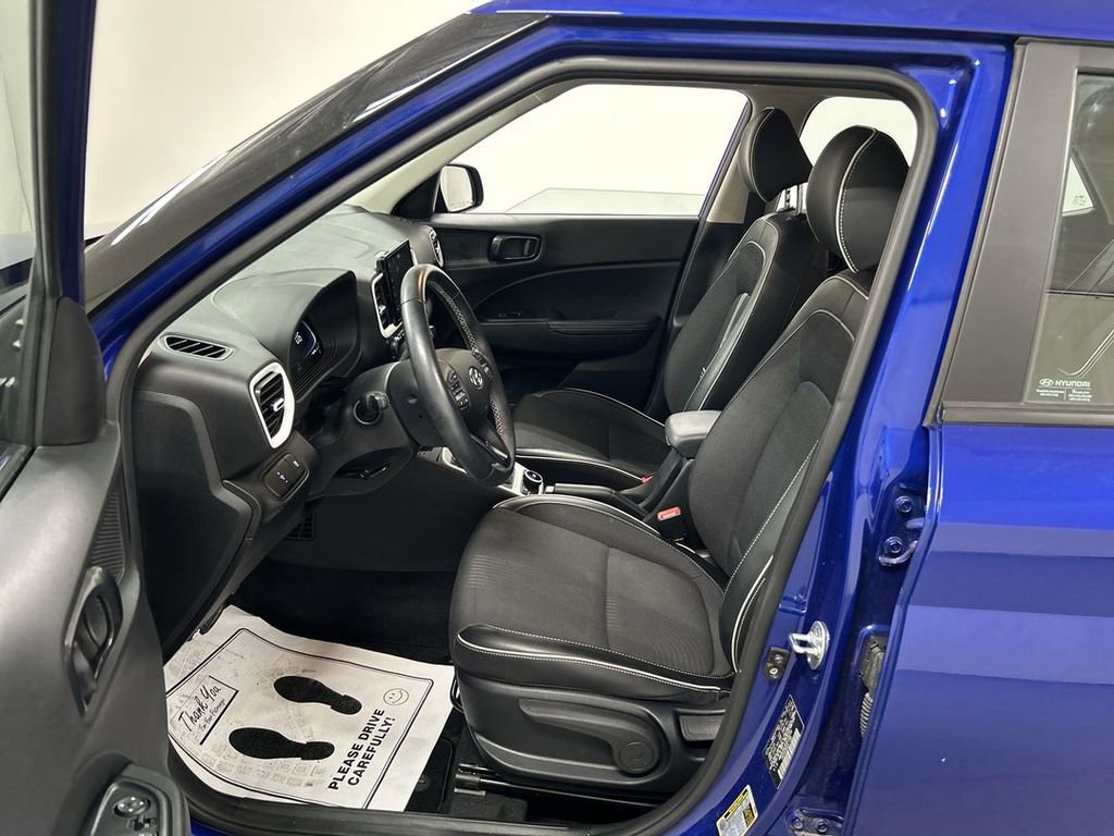 Used 2023 Hyundai Venue Limited FWD image 9