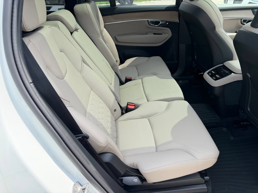 New 2026 Volvo XC90 B6 Plus w/ Protection Package Premier AWD/4WD image 11